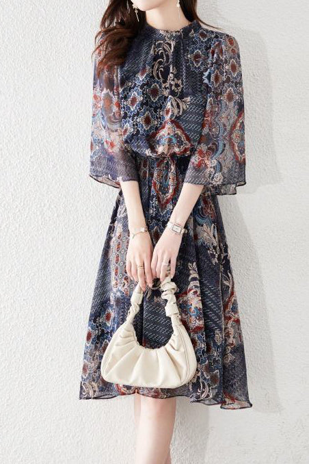 Vintage Waist-Cinching Dress